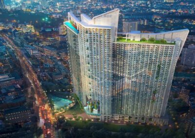 Luxusný hotel SIAMIQ v Bangkoku s výhľadom na mesto v noci.