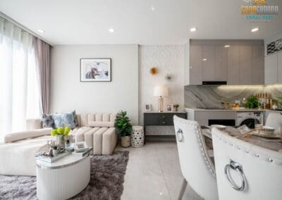 Moderný interiér apartmánu SIAMIQ s obývacou izbou a kuchyňou, svetlé farby, elegantný dizajn.