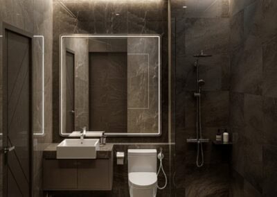 Modern hotel bathroom s tmavými obkladmi a zrkadlom s LED osvetlením.