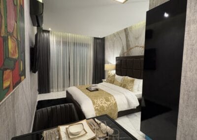Luxusný hotelový izba s moderným dizajnom a elegantným interiérom.